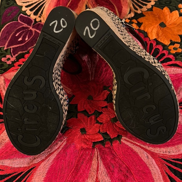 Circus by Sam Edelman Sutton Cross Stitch Wedges - BNWOT - Picture 10 of 12